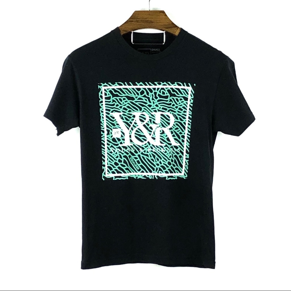 BUCKLE 'YOUNG & RECKLESS Black Logo Graphic Tee